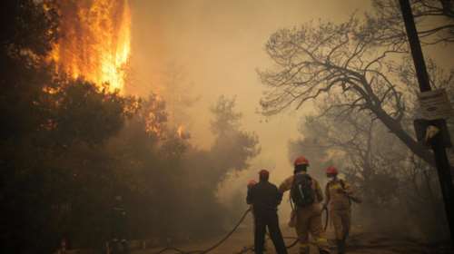 Καίει για τρίτη μέρα η φωτιά σε Κινέτα και Καλλιτεχνούπολη