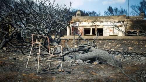 Έμεινε δίπλα στον ανάπηρο άντρα της και κάηκαν μαζί στο Μάτι