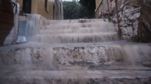 Θάσος: Επιχείρηση για 14 κατασκηνωτές-εγκλωβίστηκαν από ισχυρή βροχή