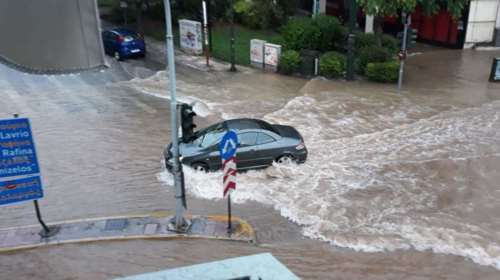 Δυνατό μπουρίνι στην Αττική, χάος στους δρόμους [Βίντεο]