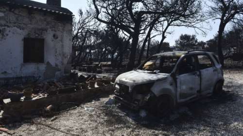 Μηνύσεις και αγωγές καταθέτουν οι συγγενείς των θυμάτων από τις φωτιές