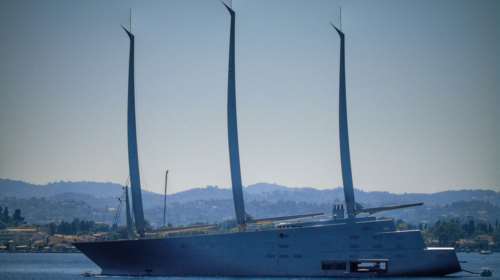 Εντυπωσιακή θαλαμηγός Ρώσου μεγιστάνα «μαγεύει» την Κέρκυρα -φωτό