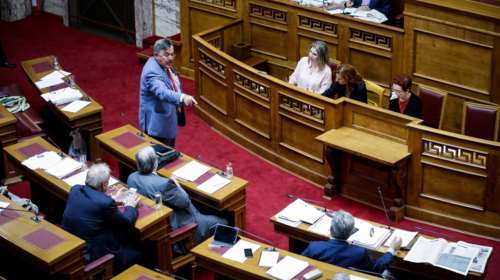 Βουλή: Επεισόδιο με βουλευτή της ΧΑ για τα αυθαίρετα στη Μακρόνησο