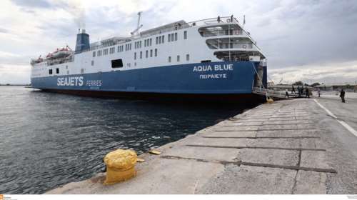 Χωρίς τραυματίες η πρόσκρουση του Aqua Blue στον προβλήτα της Σκιάθου