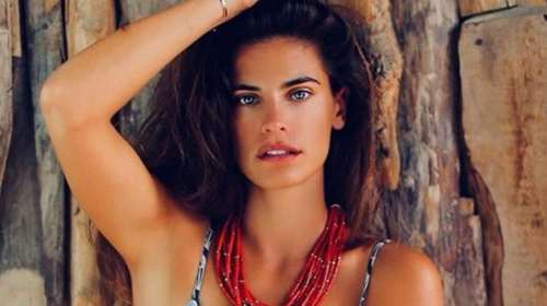 Κορίτσια στον ήλιο: Η μαμά, η αδερφή &amp; η θεία της Μπόμπα με το μπικίνι τους