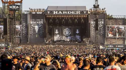 Δυο ηλικιωμένοι το έσκασαν από οίκο ευγηρίας για ν&#39;ακούσουν...metal μουσική