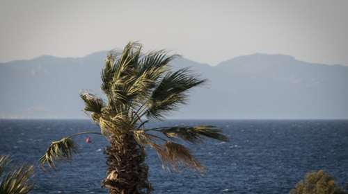 Υψηλές θερμοκρασίες, έως επτά μποφόρ στο Αιγαίο