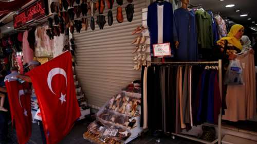 Η νέα κόντρα με τις ΗΠΑ βυθίζει την τουρκική λίρα