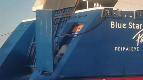 Πρόσκρουση του Blue Star Paros στο λιμάνι της Σύρου
