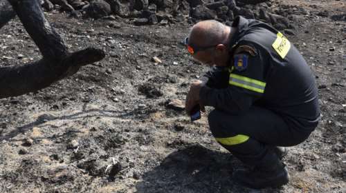 Παράσταση πολιτικής αγωγής για την πυρκαγιά στο Μάτι από συγγενή θυμάτων