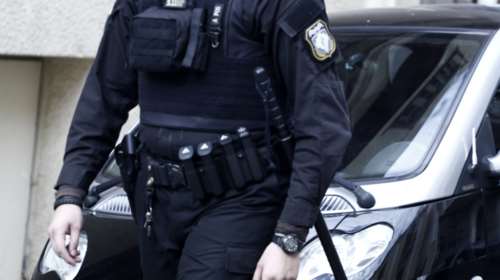 Χορεύτρια στην Πρέβεζα επιτέθηκε και δάγκωσε αστυνομικό