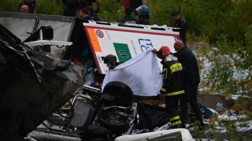 Ιταλία: Τουλάχιστον 22 νεκροί από την κατάρρευση γέφυρας