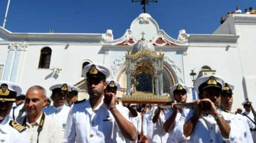 Η Ελλάδα «φοράει» τα γιορτινά της για την Παναγία