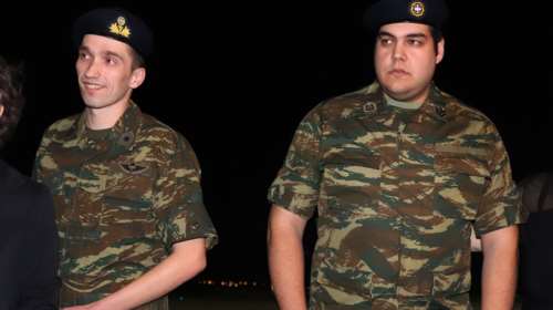 Έφυγαν απ&#39;το νοσοκομείο οι Έλληνες στρατιωτικοί -επιστρέφουν στο σπίτι τους