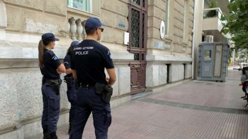 Εισβολή του Ρουβίκωνα στην αυστριακή πρεσβεία - Δίπλα από το Μαξίμου