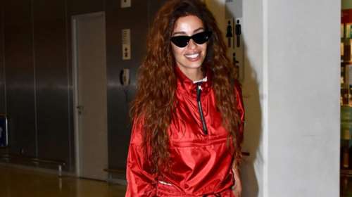 Η Ελένη Φουρέιρα τόπλες αποχαιρετά την Κρήτη