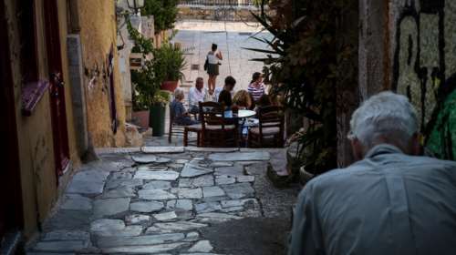 Bloomberg: Η διάσωση της Ελλάδας υπήρξε πολιτική ταχυδακτυλουργία