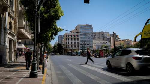 Reuters: Οι ελληνικές επιχειρήσεις χρειάζονται επανεκκίνηση