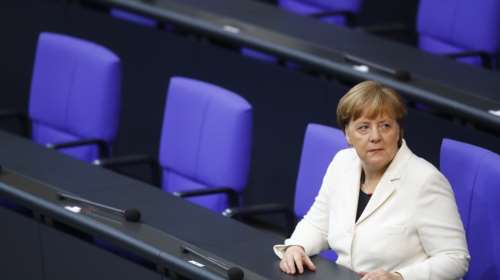 Handelsblatt: Η Μέρκελ θέλει Γερμανό πρόεδρο στην Κομισιόν και όχι στην ΕΚΤ