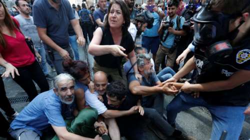 Τουρκία: Η αστυνομία διέλυσε τη διαδήλωση των «Μητέρων του Σαββάτου»