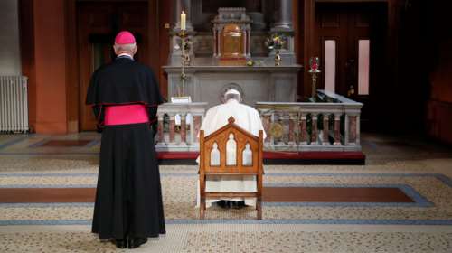 «Οδύνη &amp; ντροπή» από τον Πάπα για τα &quot;απεχθή εγκλήματα&quot; του κλήρου