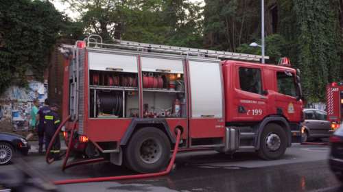 Φωτιά σε εγκαταλελειμμένο κτίριο στο κέντρο της Αθήνας