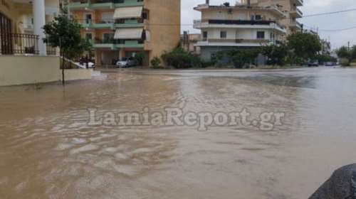 Πλημμύρες, χαλάζι και πτώσεις δέντρων στη Λαμία