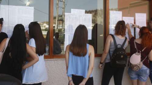 Επτά στους δέκα υποψήφιους πέτυχαν στις πανελλαδικές - Τα στατιστικά