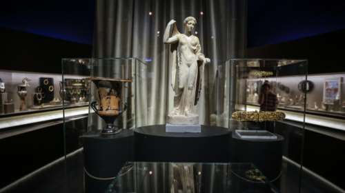 Παράταση της έκθεσης «Οι αμέτρητες όψεις του Ωραίου» στην Τήνο