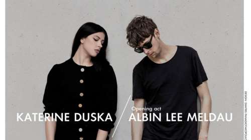 Κατερίνα Ντούσκα και Albin Lee Meldau στον κήπο του Μεγάρου