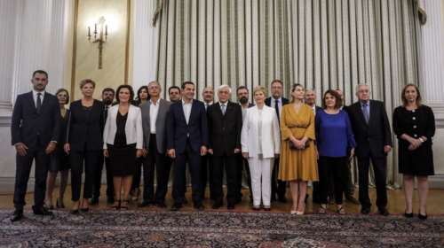 Ορκίστηκαν τα νέα μέλη της κυβέρνησης στο Προεδρικό Μέγαρο