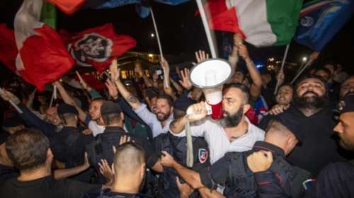 Διαδηλώσεις στη Ρώμη για την άφιξη των μεταναστών του Diccioti