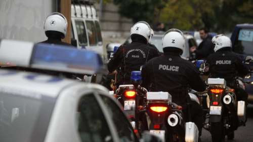 Αγριο έγκλημα στο κέντρο της Αθήνας για ένα κινητό