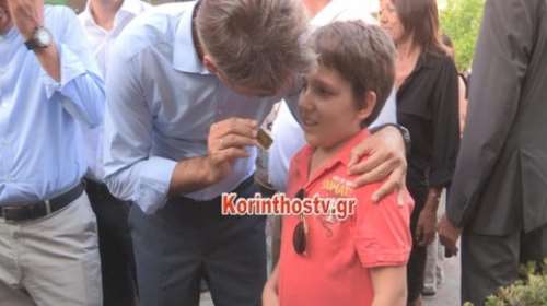 Ο Κυριάκος και το παλιό μπρελόκ του μικρού Γιώργου