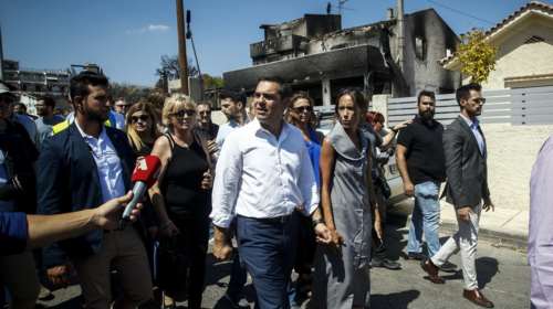 Επίσκεψη Τσίπρα στο Μάτι με υποσχέσεις: Θα έρχομαι κάθε μήνα