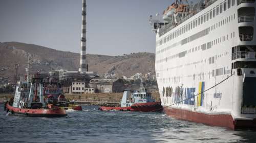 Στο Πέραμα για επισκευές ρυμουλκείται το «Ελ.Βενιζέλος» - Φωτο