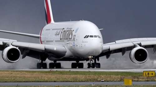 Εκατό επιβάτες του αεροσκάφους της Emirates ασθένησαν κατά την πτήση