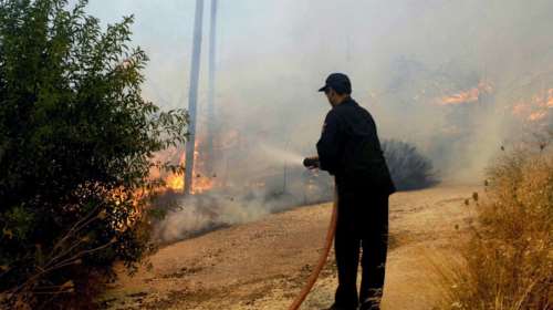 Υπό μερικό έλεγχο η φωτιά στο Σιδηρόκαστρο της Ανατολικής Μάνης