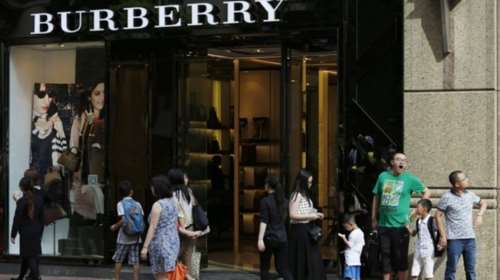 Σταματά τη χρήση αληθινής γούνας ο οίκος Burberry