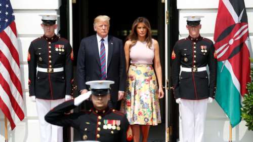 Η Μελάνια Τραμπ στηρίζει τον σύζυγό της