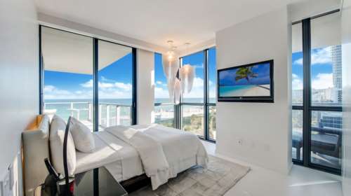 5,75 εκ. πουλήθηκε το μυθικό σπίτι της Ζάχα Χαντίντ στο Μαϊάμι [Εικόνες]