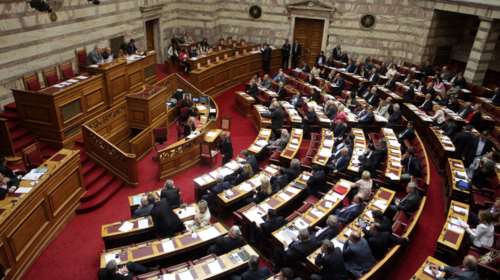 Επικριτικά σχόλια της αντιπολίτευσης για τις υποσχέσεις Τσίπρα