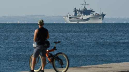 Η ναυαρχίδα του 6ου αμερικάνικου στόλου στο λιμάνι της Θεσσαλονίκης