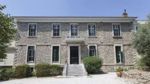 ΝΕΟΝ: Ο καλλιτέχνης Ανδρέας Λόλης στη Βρετανική Σχολή