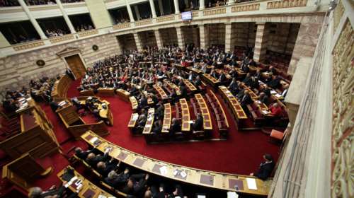 Αντιπαράθεση στη Βουλή για τις εξαγγελίες και τον ...Πινοσέτ