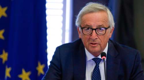 Γιούνκερ στη La Stampa: Δεν θέλω να είμαι χρήσιμος στον Σαλβίνι