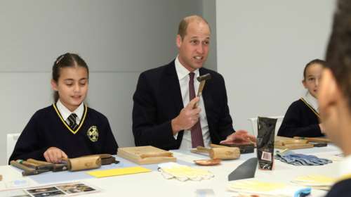 H γκάφα του πρίγκιπα Γουίλιαμ: Πώς κάλυψε την αμηχανία και το λάθος του