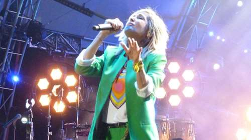 Αποθέωση για τη Άννα Βίσση στη ΔΕΘ:Με αστείρευτη ενέργεια &amp; καθηλωτική φωνή