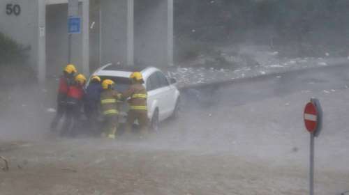 Τυφώνας: Χάος στο Χονγκ Κονγκ, 30 νεκροί στις Φιλιππίνες