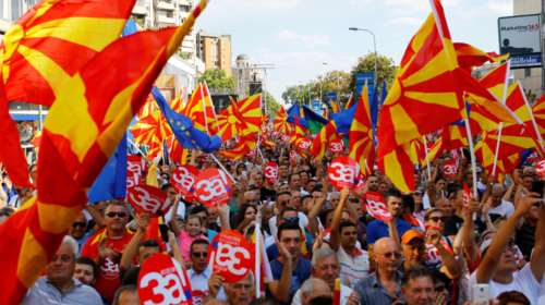 Στην ΠΓΔΜ Χαν &amp; Μάτις για να στηρίξουν τη Συμφωνία των Πρεσπών
